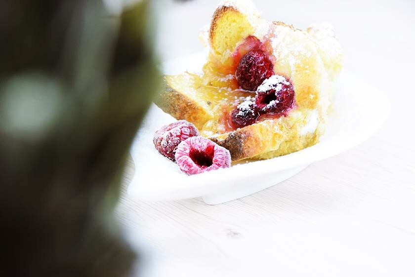 Fruchtige French Toast Cups mit Kiwi-Holunderblüte